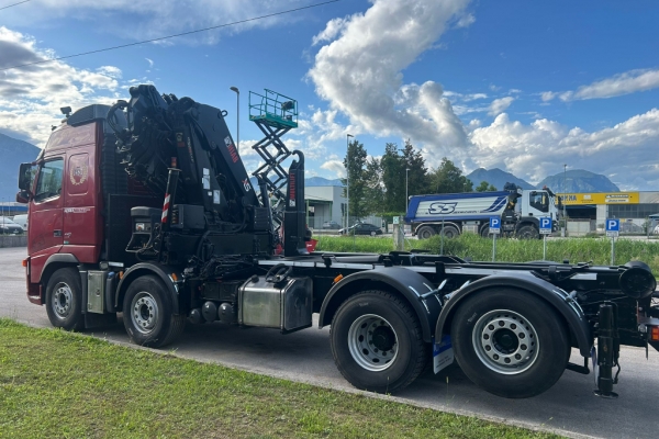 Volvo 8x2 gru hiab 377 con jib + scarrabile - Gallery