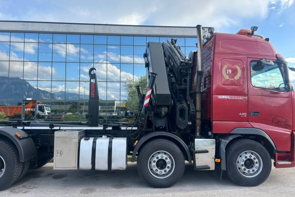 Volvo 8x2 gru hiab 377 con jib + scarrabile - Gallery